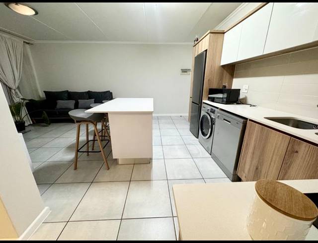 2 BEDROOM PROPERTY TO RENT IN CROWTHORNE AH